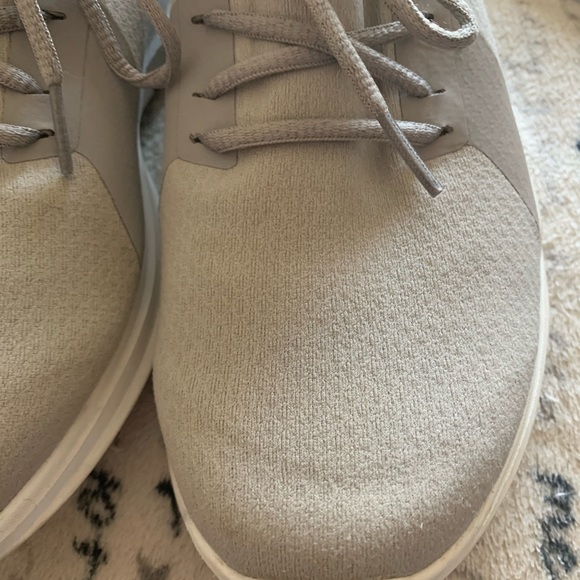 Skechers woman’s light gray Go Run runners style 14811 size 9 - Picture 2 of 12